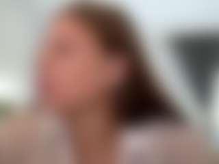 Live cam show with Avelia - Upskirt on live18s.com