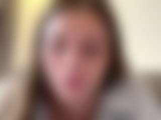 Live cam show with Avelia - Green Eyes on StripNow
