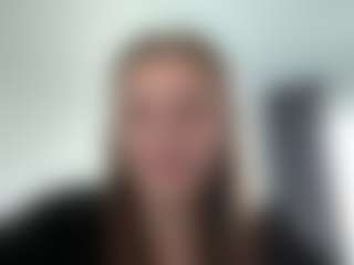 Avelia MILF webcam performer live streaming
