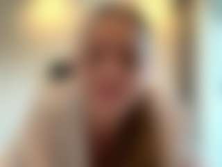 Live cam show with Avelia - Curvy Middle Aged on Camsoda