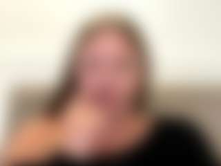 Live cam show with Avelia - Mature Young Adult on SinfulBabes