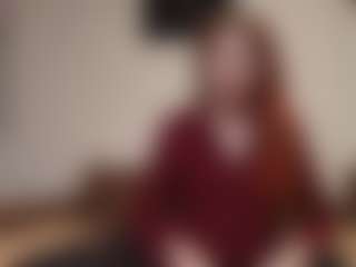 Live cam show with kyylierosse - Moaning on Dolls Live