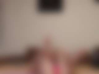 Live cam show with kyylierosse - Skinny MILF on live.xbliss.ai