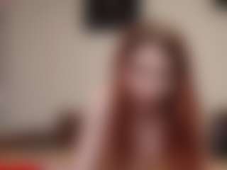 kyylierosse MILF webcam performer live streaming