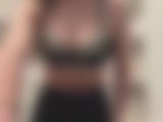 Live cam show with Hailey - Brown Hair on Stripli.com