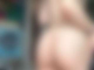 Live cam show with Anna - Camel Toe on sexylive.show