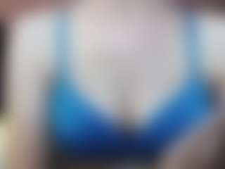Live cam show with KalystaSwiss - Green Eyes on googirlz