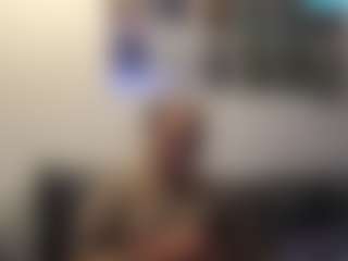 uselessunchained's Live Sex Cam Show