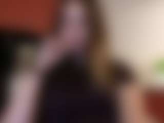 Live cam show with Amanda - Ass Clapping on friskycurves.com