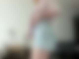 Live cam show with LauraStraker - Camel Toe on Fling VIP Chat
