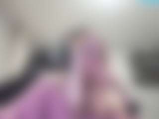Live cam show with LorrianeLeuga - Smoking on CamClone