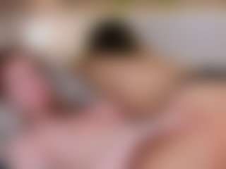 Live cam show with MichaelaKafel - Black Middle Aged on Stripli.com