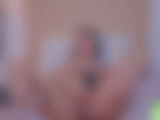 Live cam show with alisson-foxxy - Shower on SmokeAndPoke