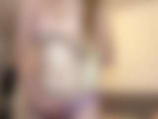Live cam show with Rachel - Green Eyes on SmokeAndPoke