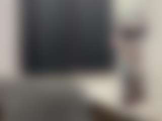 Spettacolo in cam dal vivo con KristiRocca - Moaning su Camsoda