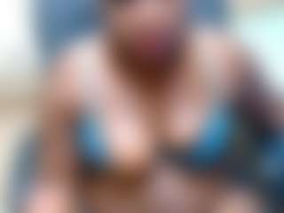 Live cam show with CuteEbonyBooty - Average on StripNow