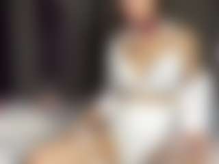 Live cam show with Emiliya - Brown Hair on Dare Cams