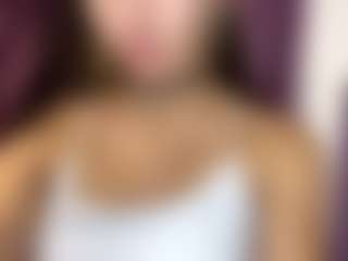 Эротическая трансляция с Emiliya — Small Tits на Camsoda