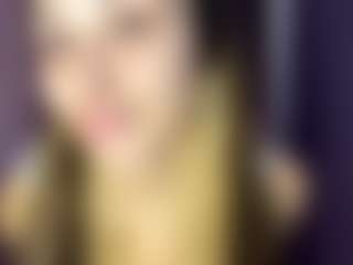 Live cam show with Emiliya - Public on intimatelivegirls.com