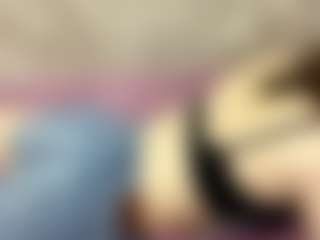 Live cam show with CarlottaAlbus - Teasing on AdultVida.com