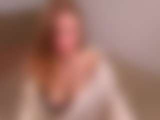 Live cam show with Anny-Fitdern - New Bedroom on Camsoda