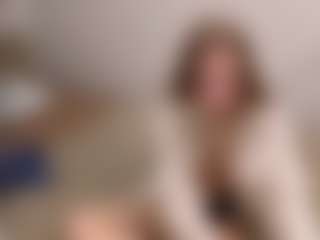 Live cam show with Anny-Fitdern - Blonde Hair on Uber Horny