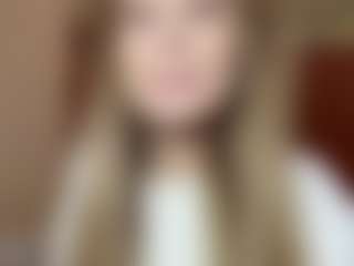 Live cam show with Maelle - Deepthroat on sexylive.show
