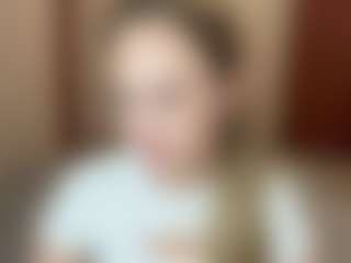 Spettacolo in cam dal vivo con Maelle - Striptease Granny su Camsoda