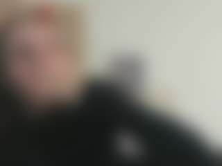 Live cam show with Nahida - Smoking on intimatelivegirls.com
