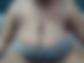 QueenTyla MILF webcam performer live streaming