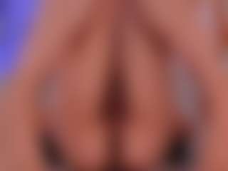 Yazmiine's Live Sex Cam Show