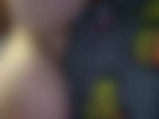 Live cam show with BadLatina - Brown Hair Petite on Camsoda