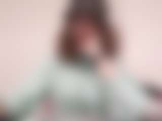 Live cam show with Mary - Fingers on friskycurves.com