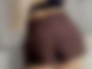 Live cam show with ValeriFoxy - Moaning on chickslive.net