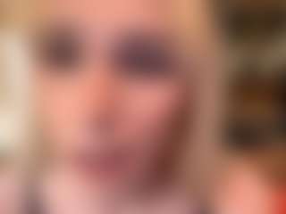 Live cam show with KyungMowers - Skinny on Camsoda