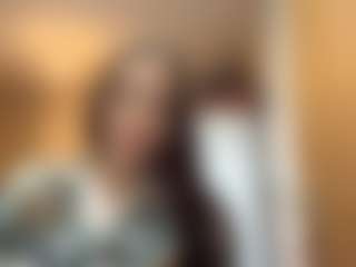 Live cam show with Kira - Oil on Milfs Live