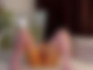 Live cam show with Amelya-Wood - New Shaved Pussy on intimatelivegirls.com