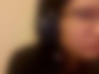 Live cam show with Mia - New Brown Eyes on AdultVida.com