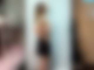 Live cam show with Holly - New Teen (18+) on AdultVida.com