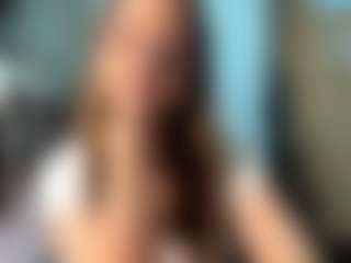 Live cam show with Holly - Shaved Pussy on Camsoda