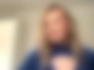 Live cam show with MerriRiesgraf - Flashing on crypto-cams