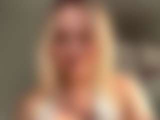 Live cam show with MerriRiesgraf - Oil on TeamSkeetLive