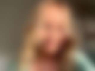 Live cam show with MerriRiesgraf - New Spank on Fit Hotties