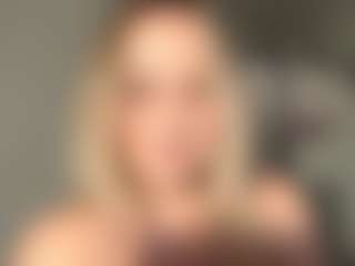 Live cam show with MerriRiesgraf - Oil on Camsoda