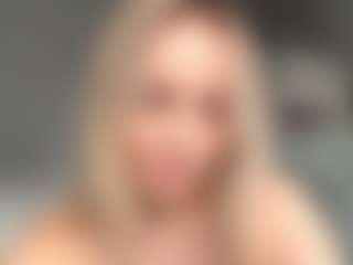 Live cam show with MerriRiesgraf - Facial Piercings on SmokeAndPoke