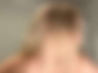 Live cam show with MerriRiesgraf - Blonde Hair on camgirlchat.live