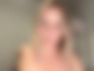 Live cam show with MerriRiesgraf - Fingering on fuck-show.com