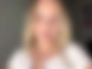 Live cam show with MerriRiesgraf - Eating Pussy on AdultVida.com