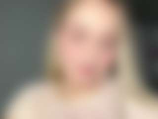 Live cam show with MerriRiesgraf - Bikini on LiveSexCams6