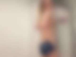 Live cam show with MerriRiesgraf - Eating Pussy on Gym Cam Girls